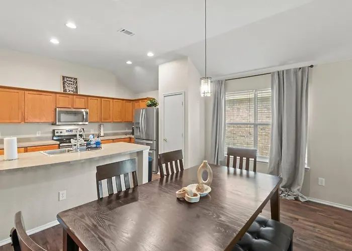 Fully Fenced Backyard - Close To Parks & Gardens Vakantiehuis Fort Worth