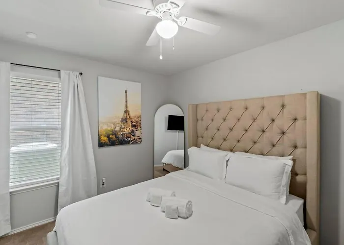 Vakantiehuis Fully Fenced Backyard - Close To Parks & Gardens Fort Worth