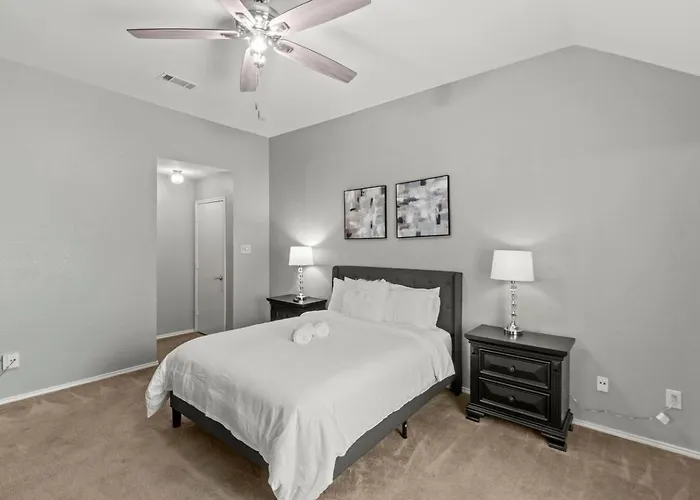 Fully Fenced Backyard - Close To Parks & Gardens Vakantiehuis Fort Worth