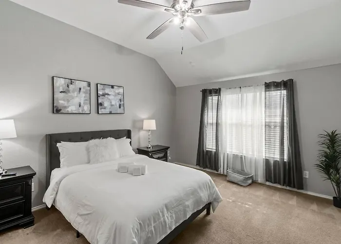 Vakantiehuis Fully Fenced Backyard - Close To Parks & Gardens Fort Worth