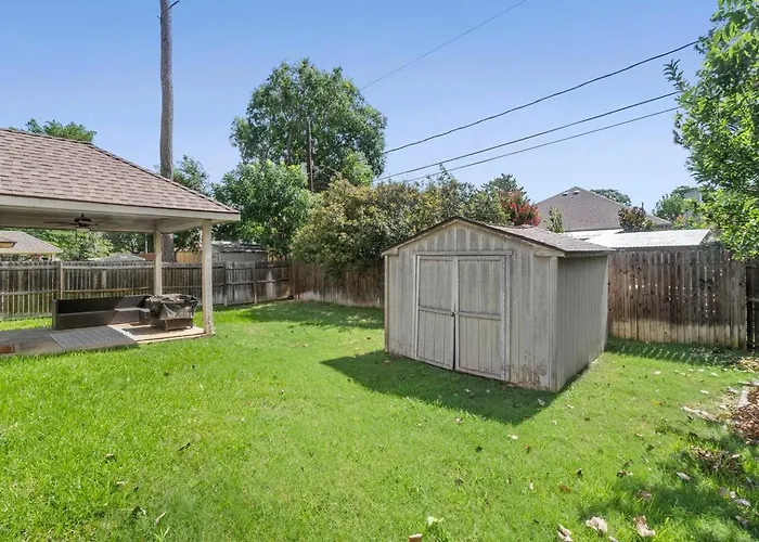 Fully Fenced Backyard - Close To Parks & Gardens Fort Worth